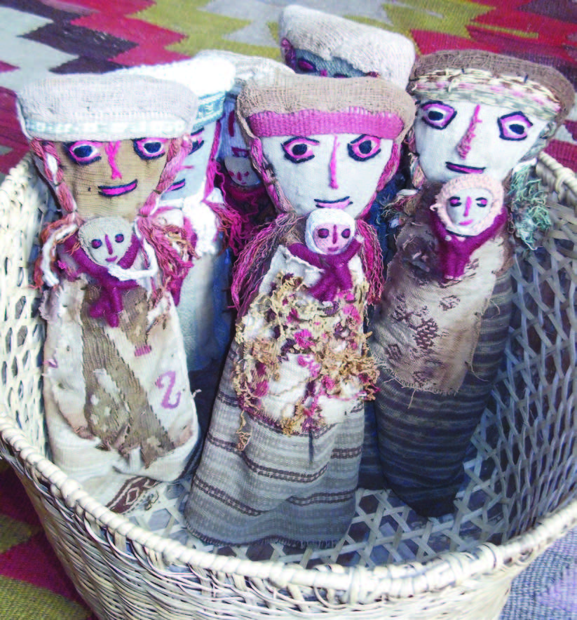 Figure 9 (Modern Chancay dolls)